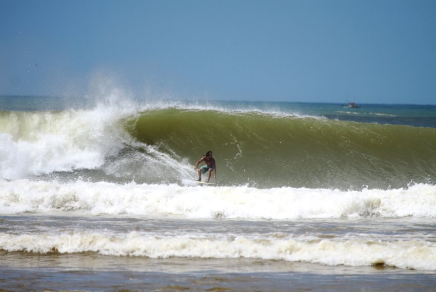 Site americano elege Regncia a 6 melhor praia do Brasil para surfar e viajar - Altas ondas