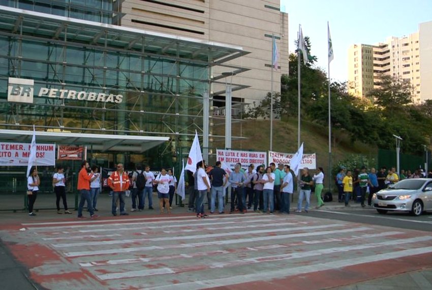Protesto em Vitria contra a reforma da previdncia e terceirizao - Manifestaes