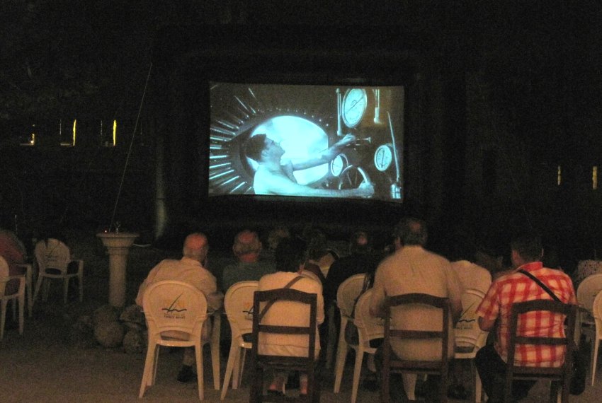 Cineclube Luminoso Itinerante exibir filmes e curtas em bairros e distritos de Joo Neiva - Projeto Cineclube