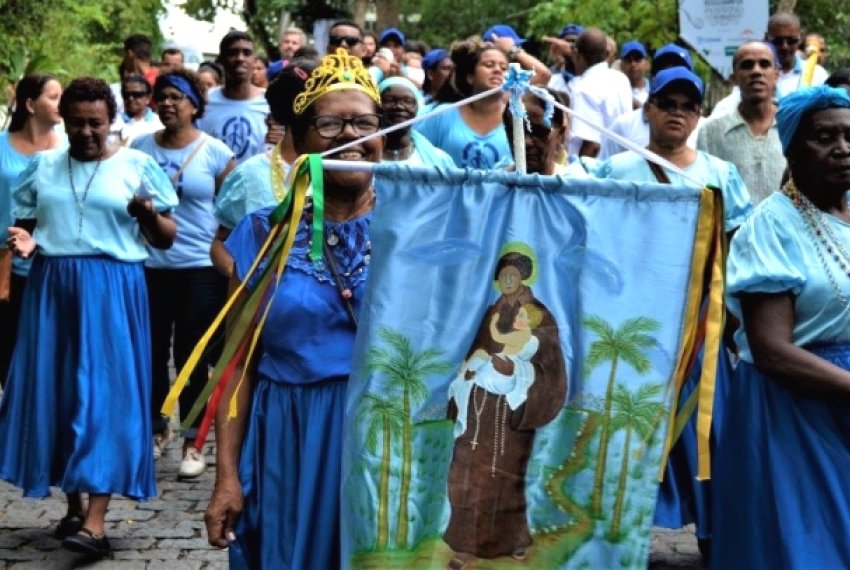 Banda de Congo de Joo Neiva participa da Festa da Penha - Festa da Penha