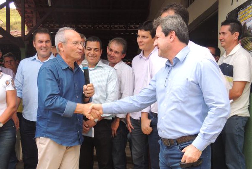 Governador Paulo Hartung visita obra de estrada em guia Branca - Melhorias