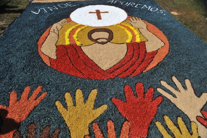 Corpus Christi: Anchieta ter 2 km de tapetes - Comunidade catlica