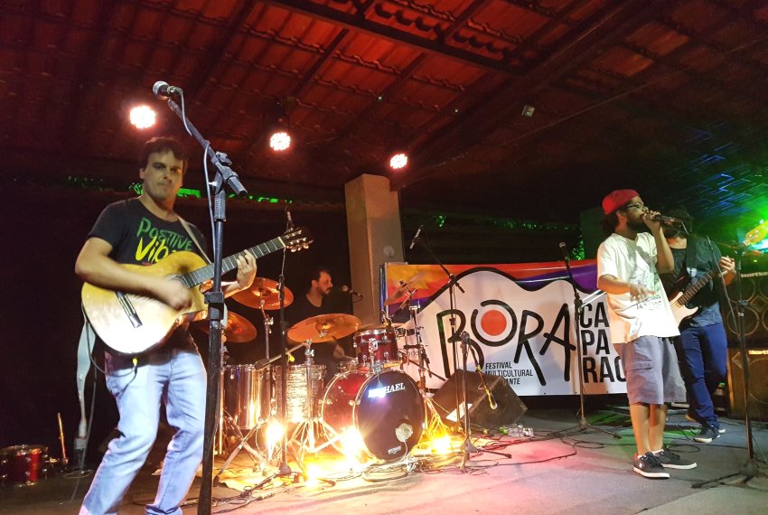 Festival multicultural movimenta Alegre - Bora Capara