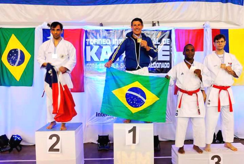 Atleta vendanovense  ouro no Uruguai - Karate