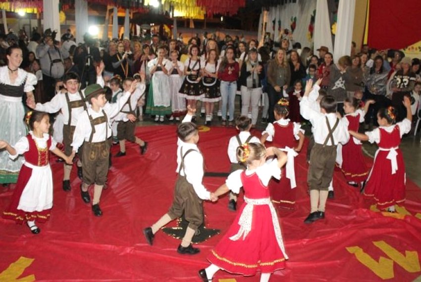 Cultura e Tradies celebradas em grande estilo - 6 Noite Alem
