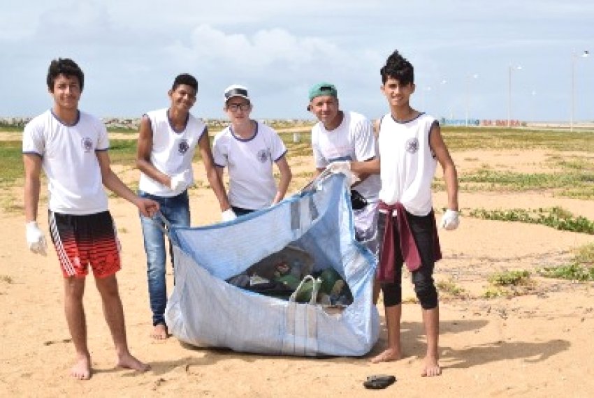 Quase meia tonelada de lixo foi retirada das praias - Meio Ambiente