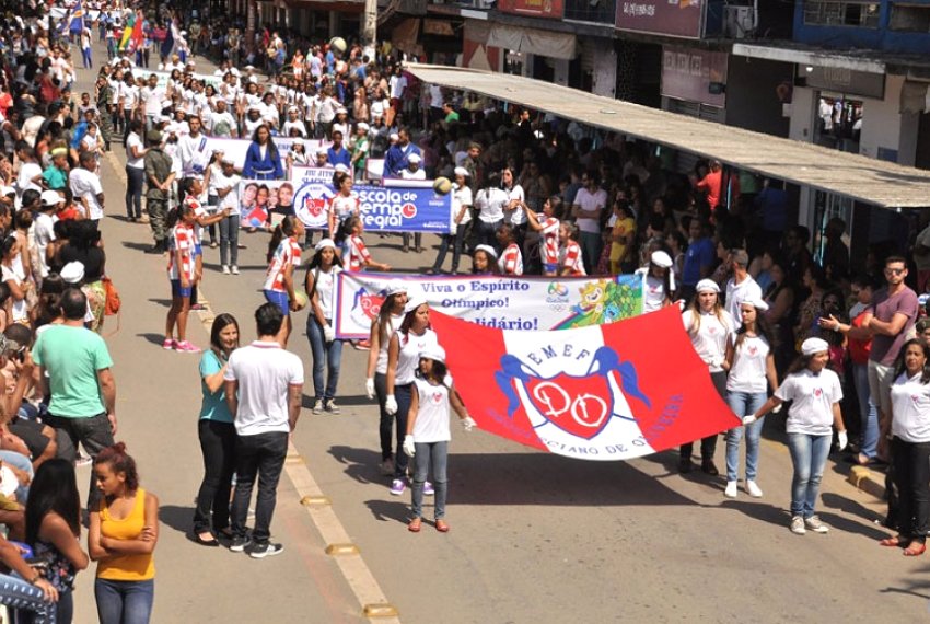 Guau realiza desfile cvico escolar - Dia da Independncia