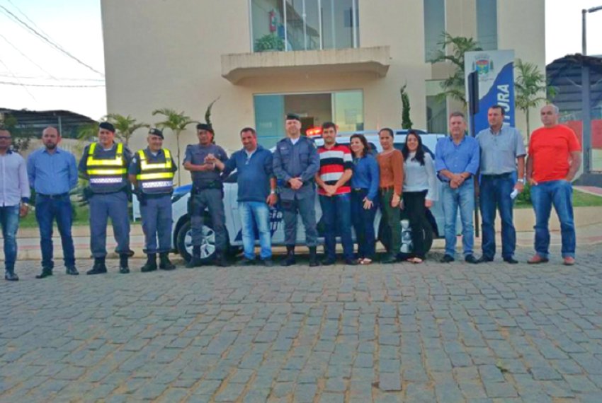 Municipio recebe nova viatura para Policia Militar - Reforo