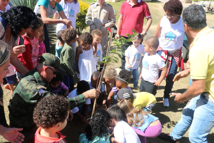 Prefeitura abre Semana da rvore com plantio de mudas - Veja a programao