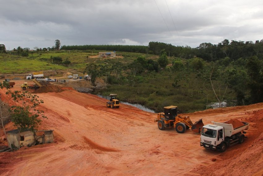 Barragem de Jacupemba vai abastecer mais de 1.800 casas - Na reta final