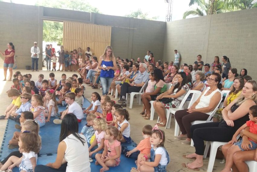 Equipe do CRAS participa do Dia da Famlia em Laginha - Famlia e Escola