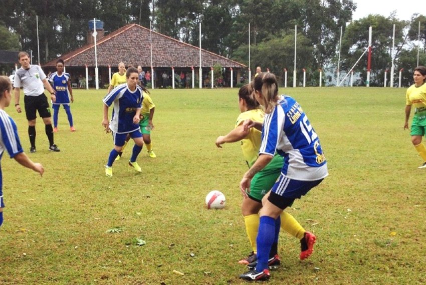 Santo Eduardo e Areinha na final do Feminino de Futebol - Futebol Amador