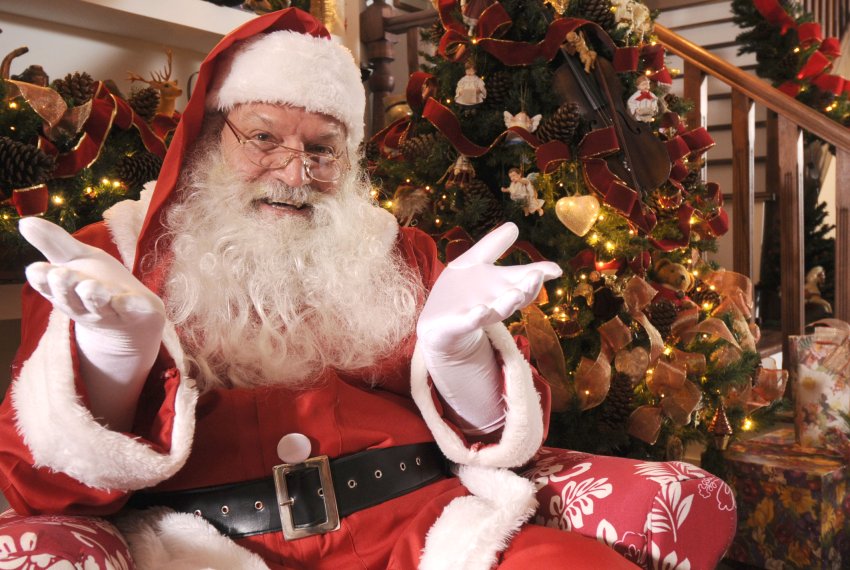 Papai-Noel visita So Pedro e leva alegria  crianada - Parque Moscoso