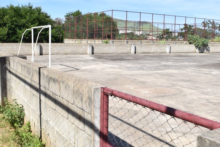 Campo de futebol do Parque da Prainha comea a ser reformado - Obras