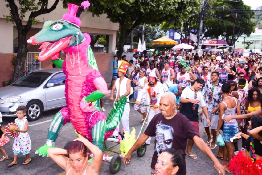 Jacar de Papo Rosa abre o Carnaval de Blocos - Diverso