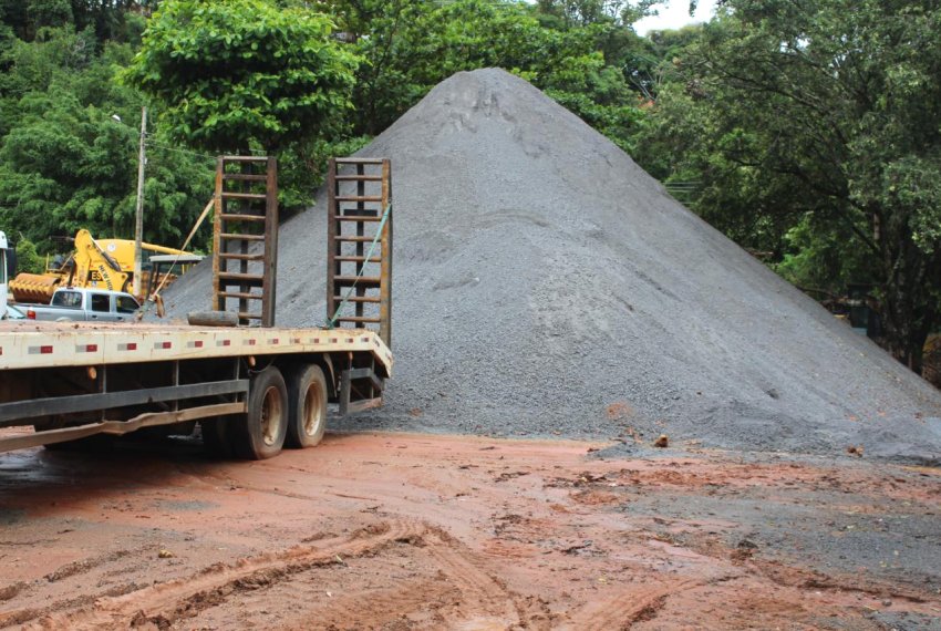 ArcelorMittal doa mais de 2 mil toneladas de Revsol - Melhorias na estrada