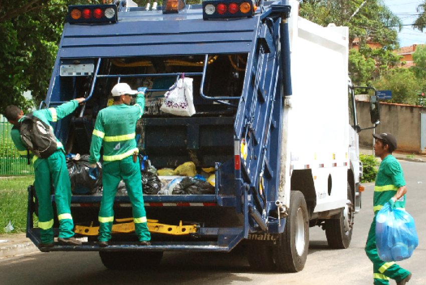 Prefeitura economiza R$ 140.000 na coleta de lixo - Limpeza pblica