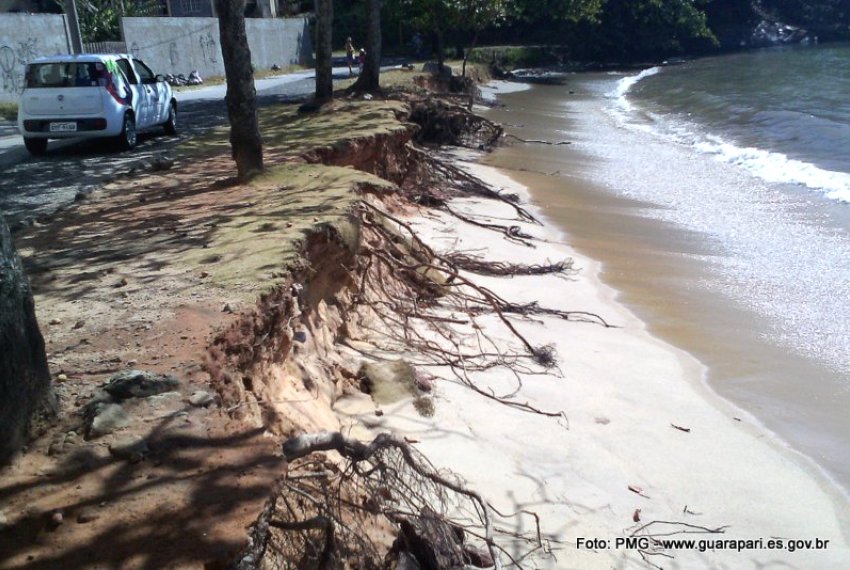 Praia do Riacho em Guarapari  interditada - Defesa Civil
