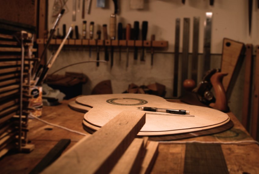 Construo e reforma de instrumentos musicais de cordas - oficina Itinerante