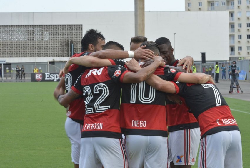 Flamengo goleia Portuguesa no Kleber Andrade - Palco Capixaba