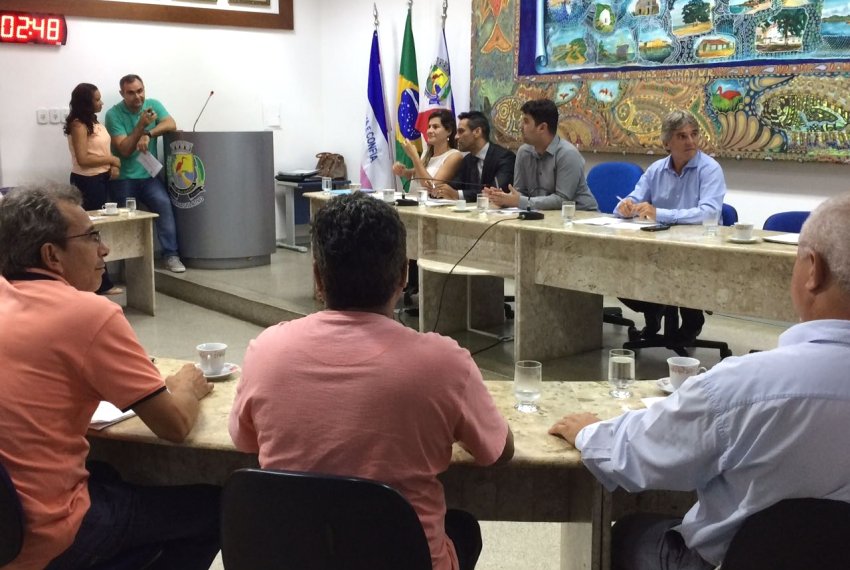 Cmara de Guarapari aprova equiparao salarial - Reajuste