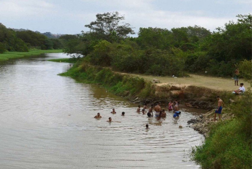 Rio Jucu tem 90 vezes mais poluio que o permitido - Diz ambientalista