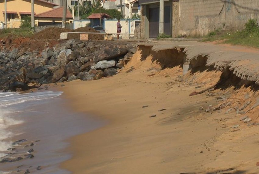 Em 3 dias, eroso avana mais de um metro na Praia do Riacho - Defesa Civil