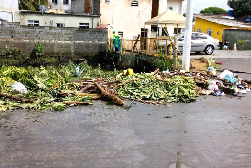 Prefeitura refora limpeza em bairros e canais - Lixo