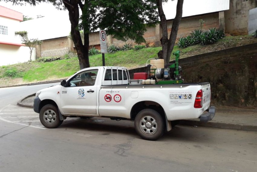 Carro fumac cedido pela secretaria percorre bairros - Dengue