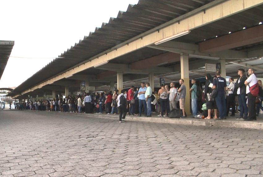 Com interdio outros terminais lotam em Vila Velha - Terminal Itaparica