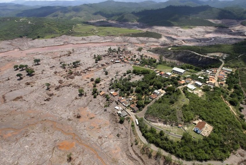 Acionistas criam ao coletiva na Austrlia por desastre - Rio Doce