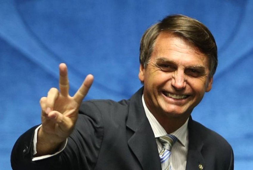 Bolsonaro sobe mais 10% e dispara na liderana - Eleies 2018