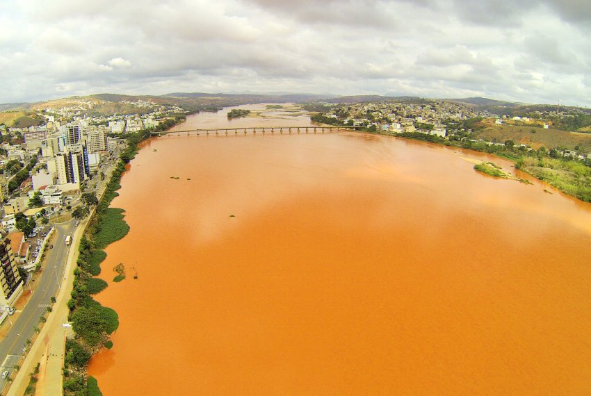 MPES adota providncias em defesa do Rio Doce - Desastre Mariana