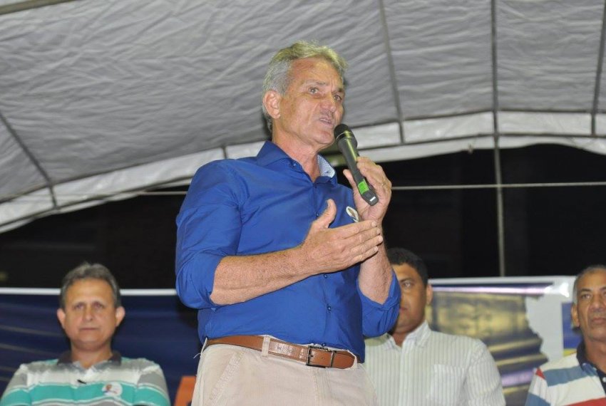 Jones prope projeto que cria dvida de R$ 130 milhes - Finanas