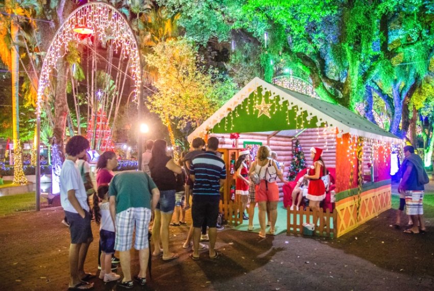 Papai Noel e iluminao encantam no Parque Moscoso - Natal