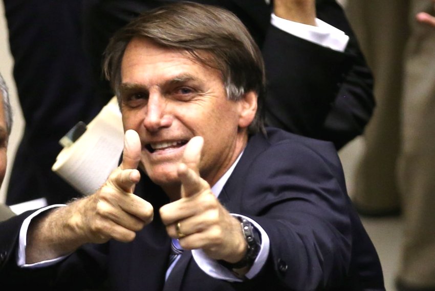 Bolsonaro anuncia decreto para liberar posse de arma de fogo - Poltica Nacional